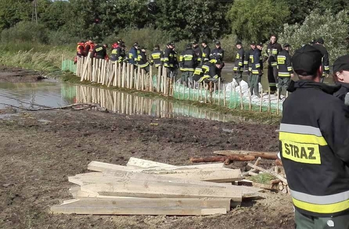 Gmina Markusy. Strażacy ochotnicy od kilku dni w akcji powodziowej. Obejrzyj zdjęcia