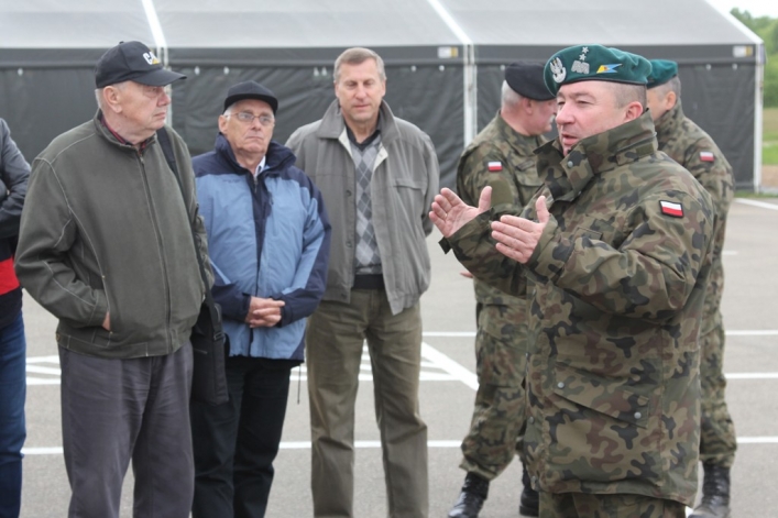Goście z Elbląga z wizytą na poligonie