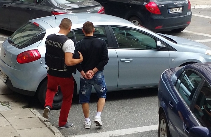 Groził bronią i okradł małżeństwo w domu. Teraz posiedzi