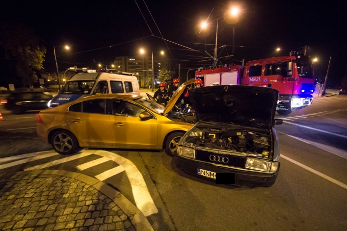 Groźne zderzenie dwóch pojazdów na Traugutta. Jedna osoba w szpitalu