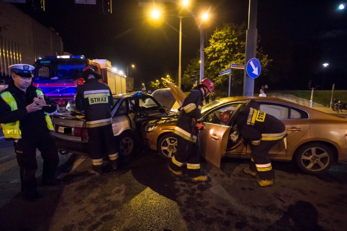 Groźne zderzenie dwóch pojazdów na Traugutta. Jedna osoba w szpitalu