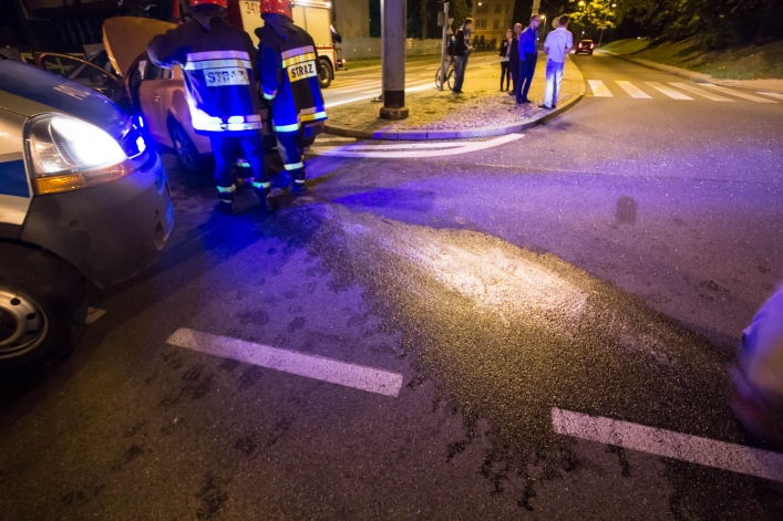 Groźne zderzenie dwóch pojazdów na Traugutta. Jedna osoba w szpitalu