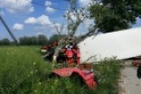 Groźny wypadek na siódemce. Ciężarówka uderzyła w drzewo
