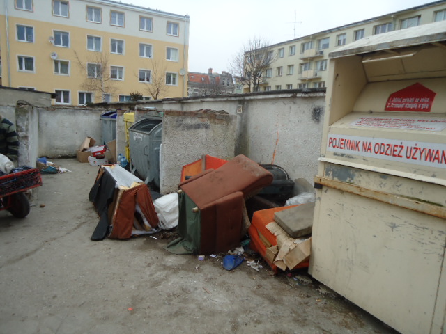 Gruz, niepotrzebne meble czy stary tapczan – co z tym zrobić?