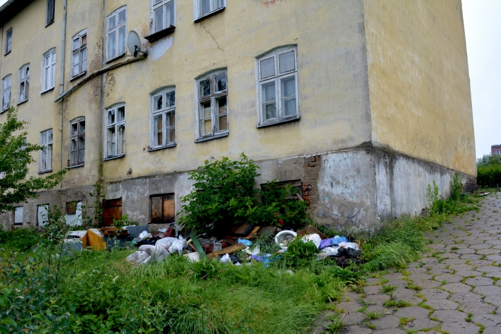 Hałdy śmieci na Traugutta