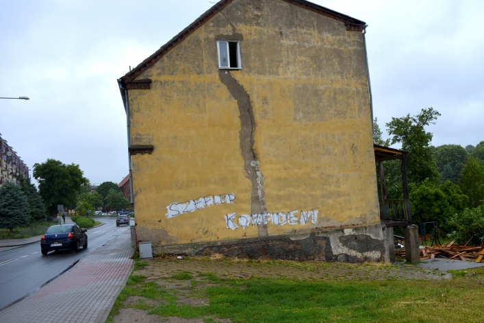 Hałdy śmieci na Traugutta