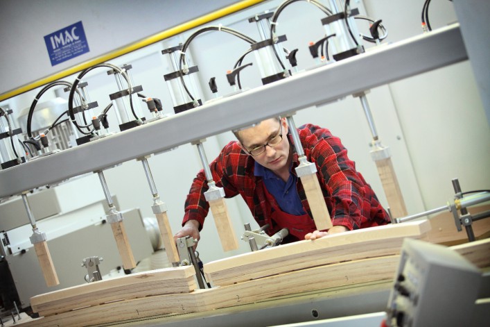 Halex uruchomił nową linię produkcji stelaży krzeseł