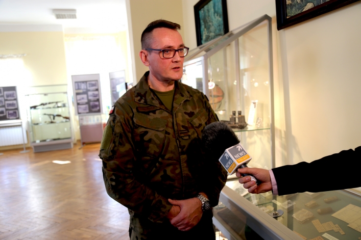 IPN przekazuje żołnierzom NATO stacjonującym w Elblągu  wiedzę o najnowszej historii Polski 