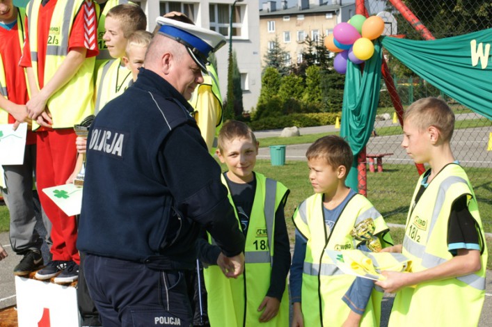 Jeździli slalomem po torze i walczyli o rowerowe prawo jazdy