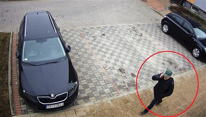 Kamery nagrały fałszywego policjanta. Pomóż policji ustalić jego tożsamość! 