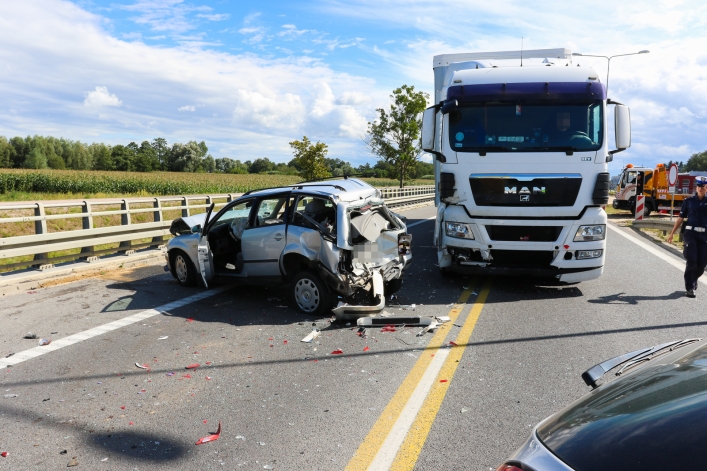 Karambol na „7”: 5 samochodów, 2 osoby poszkodowane