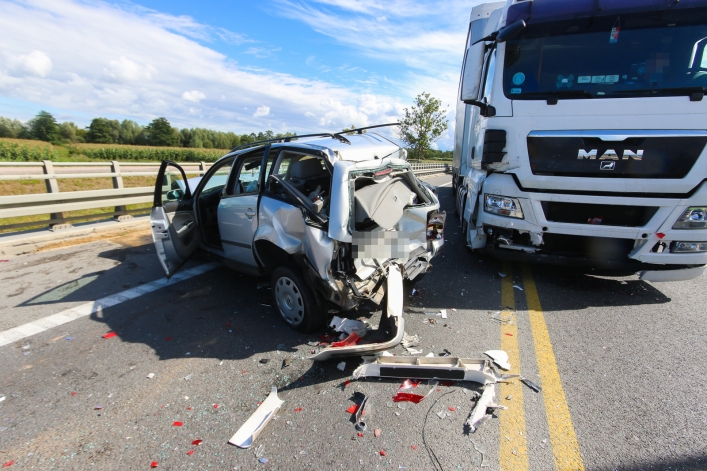 Karambol na „7”: 5 samochodów, 2 osoby poszkodowane