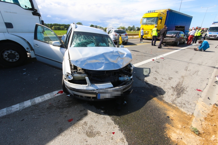 Karambol na „7”: 5 samochodów, 2 osoby poszkodowane