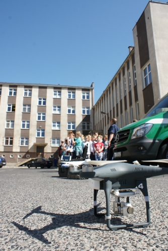 Każdy chciał być kiedyś policjantem. Trzecioklasiści odwiedzili komendę