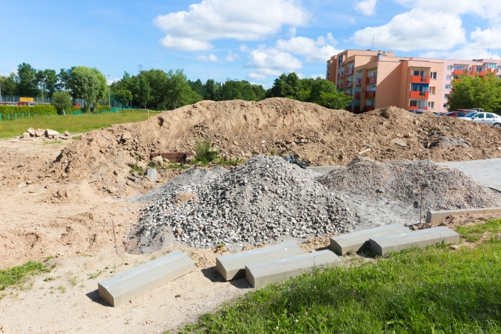 Kiedyś boiska tętniące życiem, dziś parking