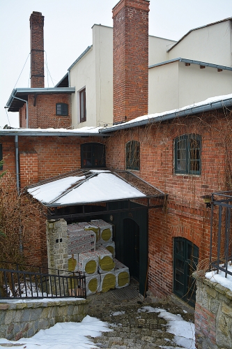 Kiedyś młyn, słodownia browaru, dojrzewalnia serów, magazyn, dziś – dom weselny