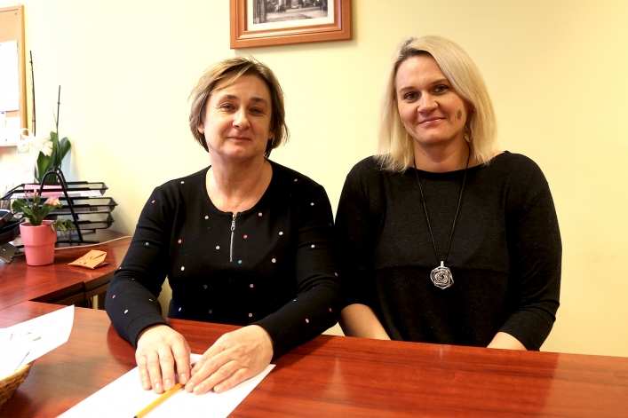 Od lewej: dyrektor ZSTI w Elblągu Mariola Witomska oraz wychowawczyni drużyn pożarniczych Anna Nowocień 