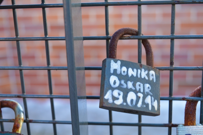 Kłódki miłości na naszych mostach. (Nie)elbląska tradycja
