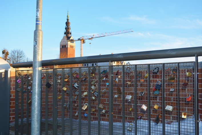 Kłódki miłości na naszych mostach. (Nie)elbląska tradycja