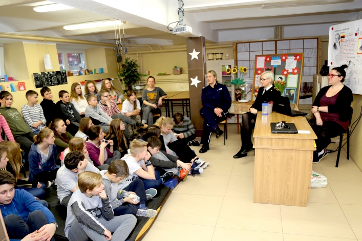 Kobiety wykonujące "męskie" zawody spotkały się z uczniami Szkoły Podstawowej nr 8
