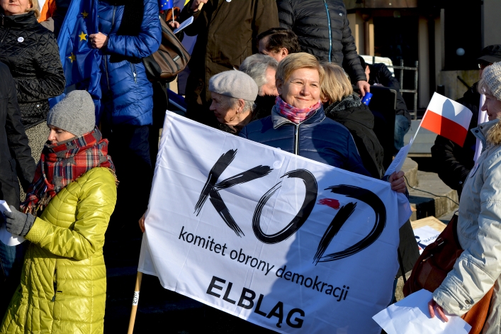 KOD i PO świętowały wybór Donalda Tuska na przewodniczącego Rady Europejskiej (+ zdjęcia)
