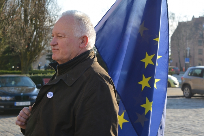 KOD i PO świętowały wybór Donalda Tuska na przewodniczącego Rady Europejskiej (+ zdjęcia)