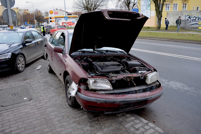 Kolizja czterech aut na al. Wyszyńskiego