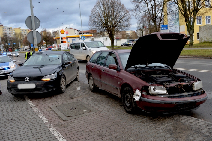 Kolizja czterech aut na al. Wyszyńskiego