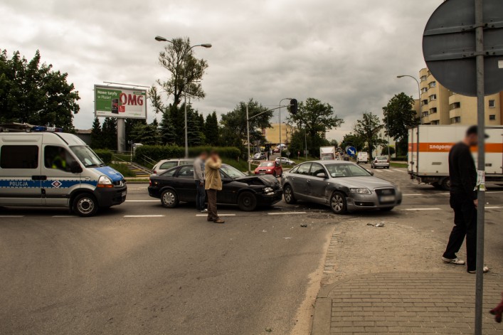 Kolizja drogowa na ulicy Robotniczej