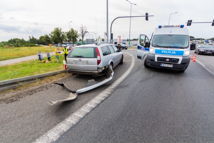 Kolizja dwóch pojazdów na drodze ekspresowej S7
