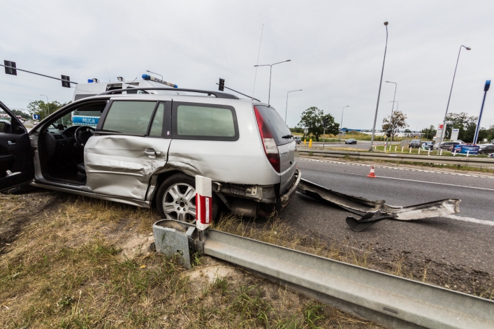 Kolizja dwóch pojazdów na drodze ekspresowej S7
