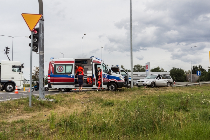 Kolizja dwóch pojazdów na drodze ekspresowej S7
