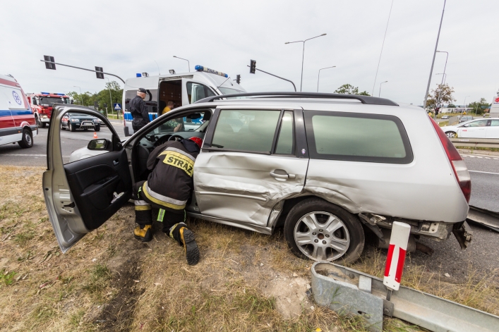 Kolizja dwóch pojazdów na drodze ekspresowej S7