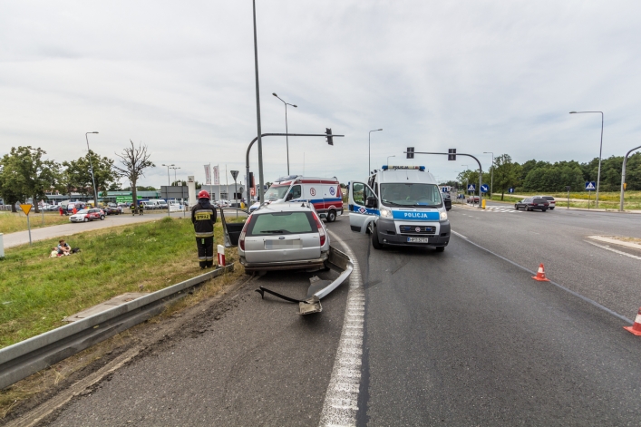 Kolizja dwóch pojazdów na drodze ekspresowej S7