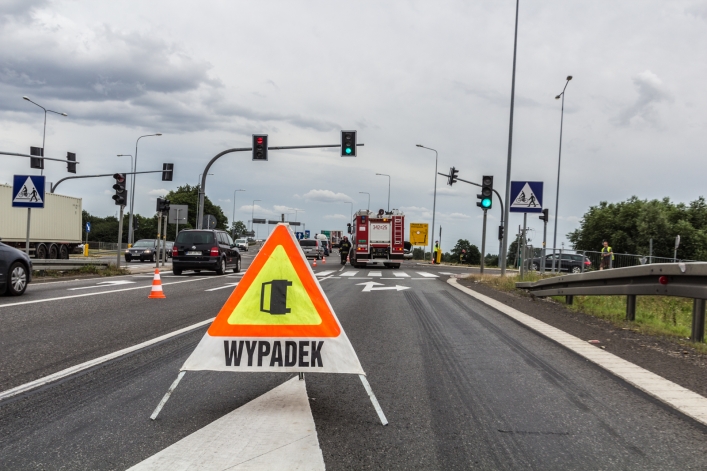 Kolizja dwóch pojazdów na drodze ekspresowej S7