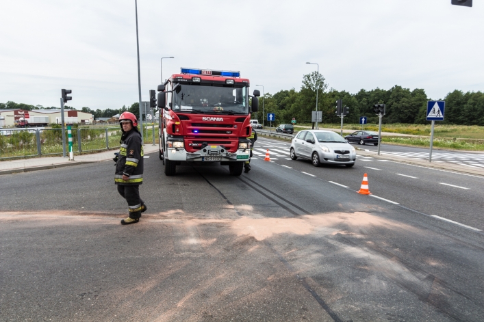 Kolizja dwóch pojazdów na drodze ekspresowej S7