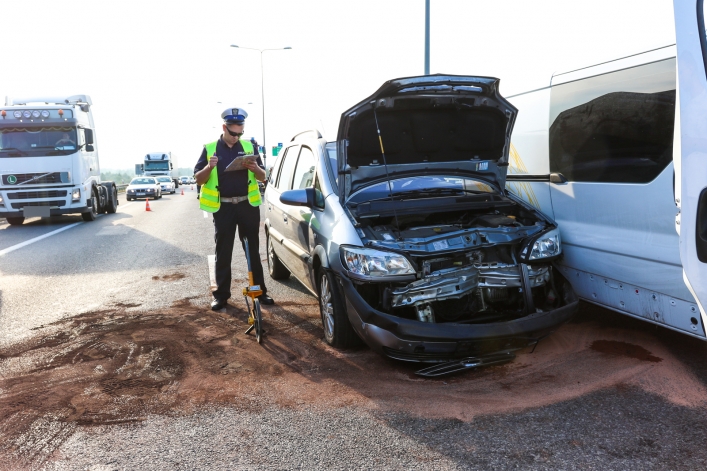 Kolizja na obwodnicy, policjanci apelują o ostrożność