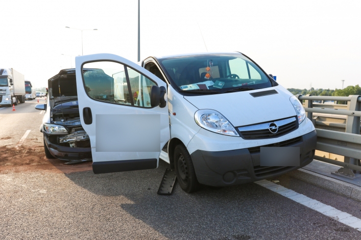 Kolizja na obwodnicy, policjanci apelują o ostrożność