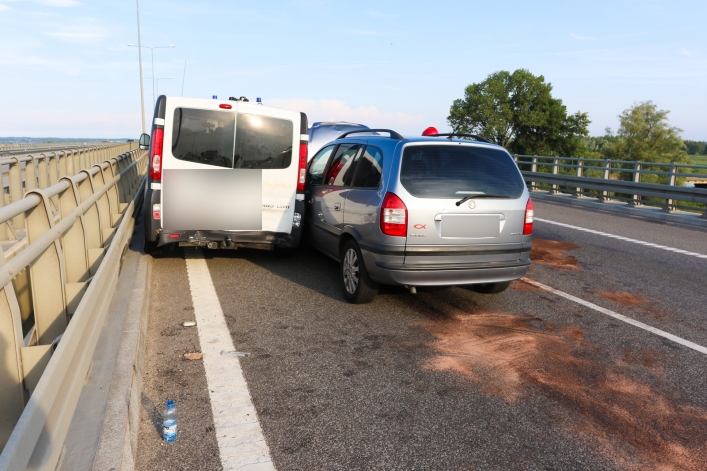Kolizja na obwodnicy, policjanci apelują o ostrożność
