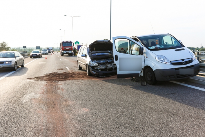 Kolizja na obwodnicy, policjanci apelują o ostrożność