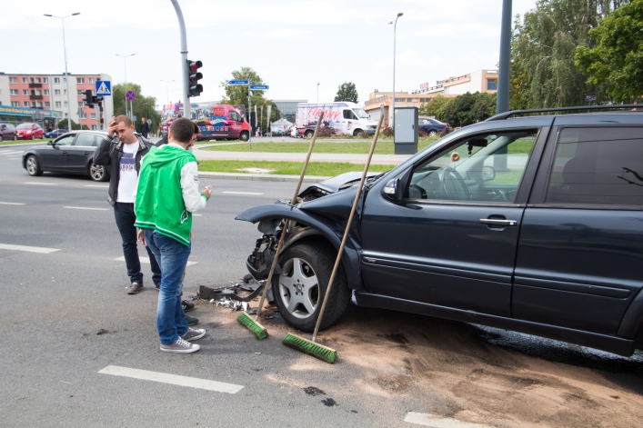 Kolizja na skrzyżowaniu ul. Płk. Dąbka z ul. Nowowiejską