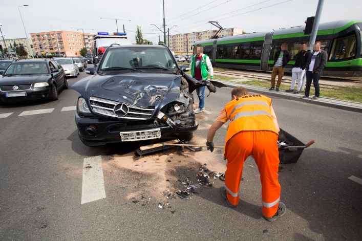 Kolizja na skrzyżowaniu ul. Płk. Dąbka z ul. Nowowiejską