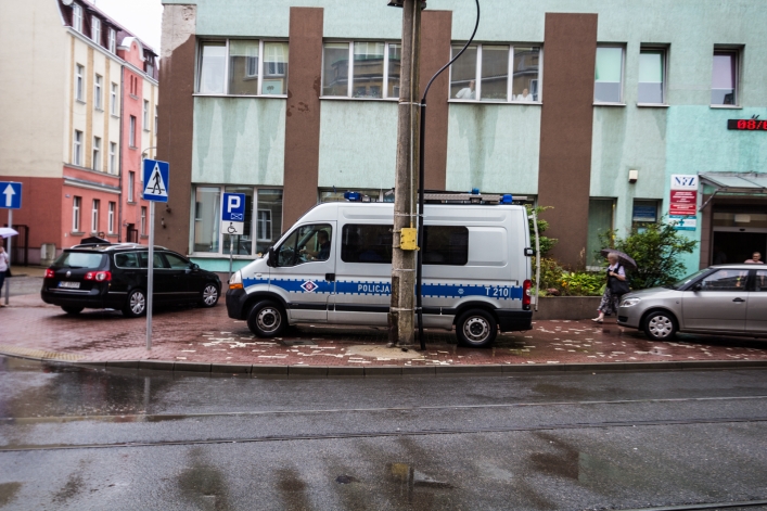 Kolizja osobówki z tramwajem na Królewieckiej. Kierowca pod wpływem