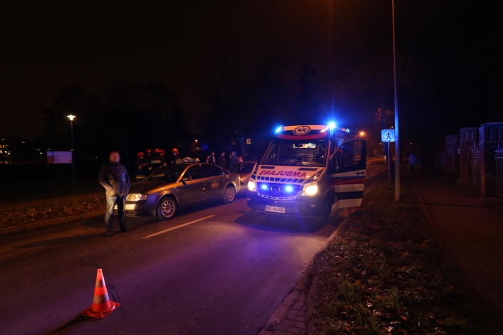 Kolizja trzech samochodów osobowych na ul. Żeromskiego. Trzy osoby w szpitalu (+ zdjęcia)