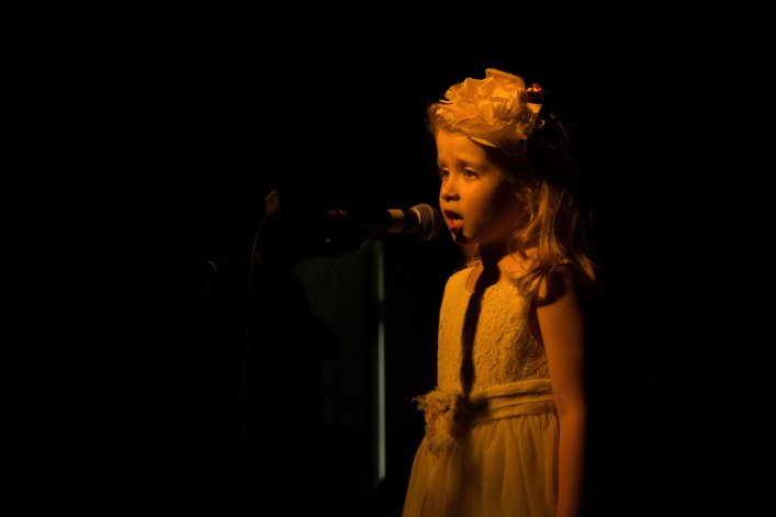 Koncert dla chorej Karolinki - rewia talentów wokalnych. Zobacz galerię zdjęć