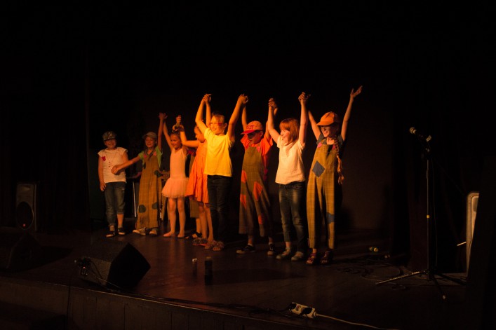Koncert dla chorej Karolinki - rewia talentów wokalnych. Zobacz galerię zdjęć