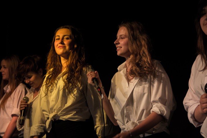 Koncert dla chorej Karolinki - rewia talentów wokalnych. Zobacz galerię zdjęć