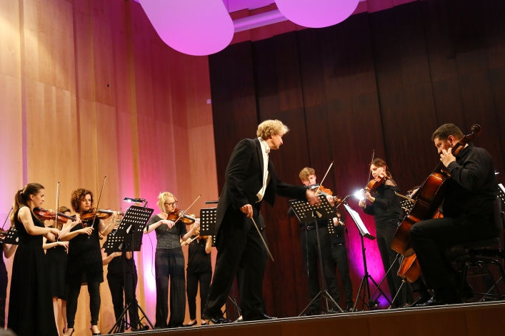 Koncert EOK z Thomasem Kalbem na zakończenie sezonu artystycznego