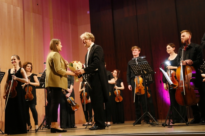 Koncert EOK z Thomasem Kalbem na zakończenie sezonu artystycznego
