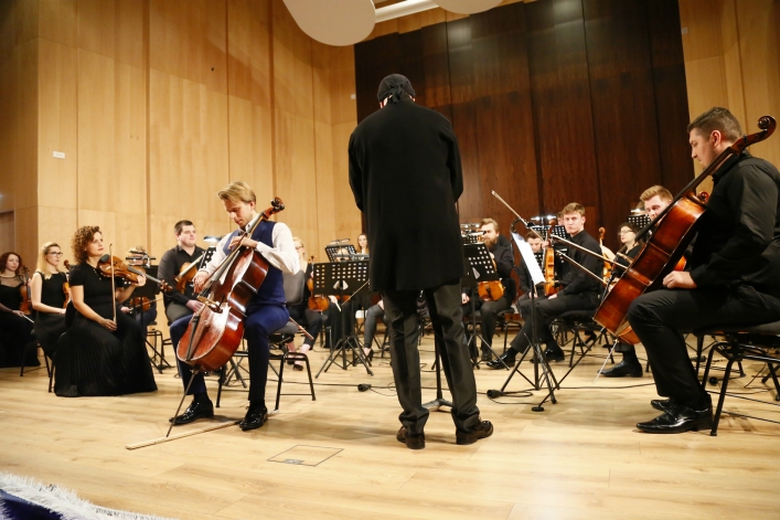 Koncert EOK z udziałem wirtuoza wiolonczeli –  Marcina Zdunika